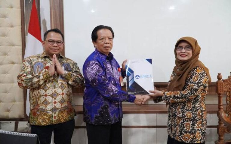Untag Semarang Tambah Guru Besar, Dekan FISIP Rini Werdiningsih Naik Jabatan Sebagai Profesor