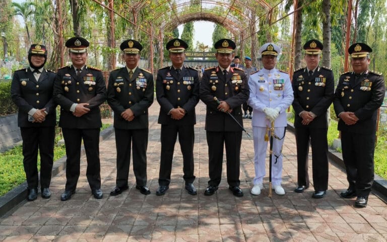 Peringati Hari Pahlawan, Irdam IV/Diponegoro Ikuti Ziarah di TMP Giri Tunggal