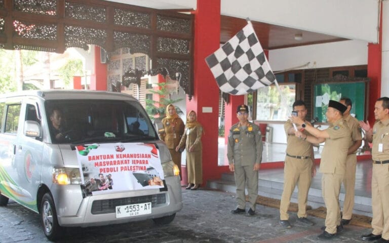 Pj Bupati Jepara Lepas Bantuan Kemanusiaan Untuk Masyarakat Palestina