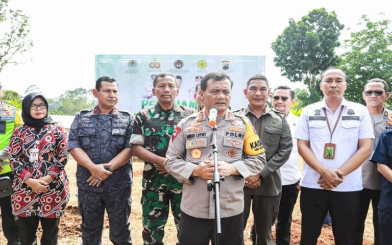 Kapolda Jateng Pimpin Penanaman Ribuan Pohon di Lahan Kritis
