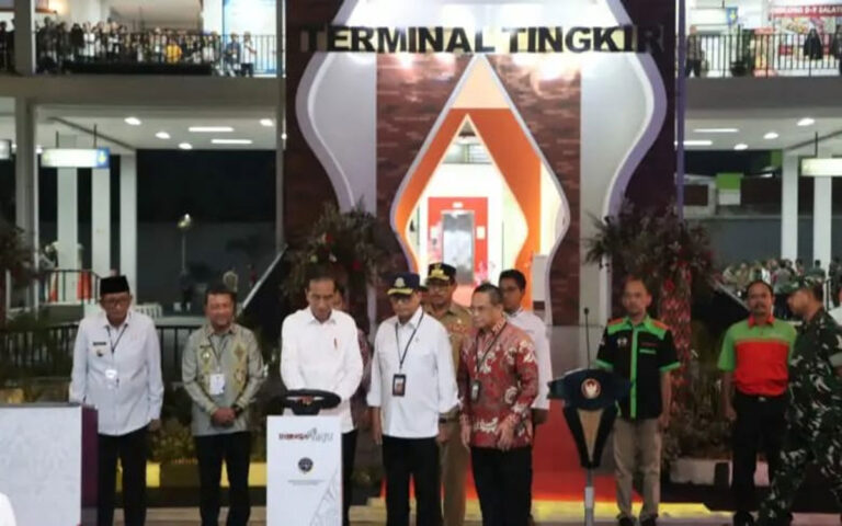 Resmikan 3 Terminal, Jokowi Sebut Sarana Transportasi Penting Atasi Lonjakan Penumpang