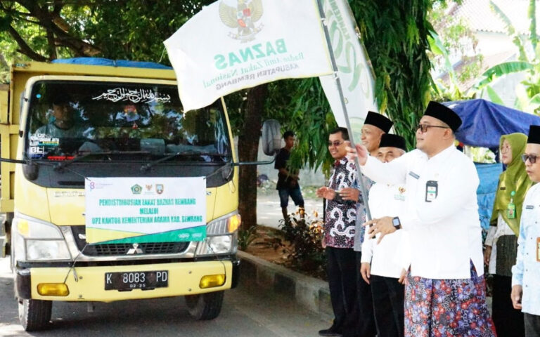 Wabup Rembang Salurkan Ribuan Paket Sembako UPZ Kemenag