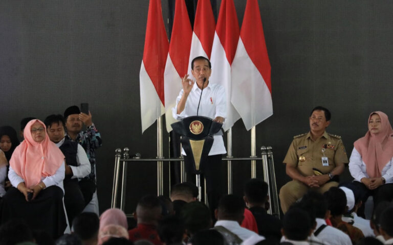 Kunker di Pekalongan, Jokowi Setujui Pembelian Pupuk Bersubsidi Pakai KTP