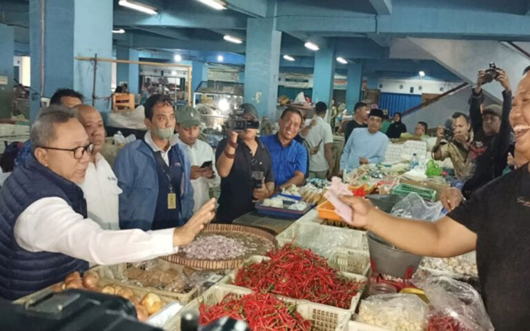 Jelang Nataru, Mendag Cek Bahan Pokok di Semarang