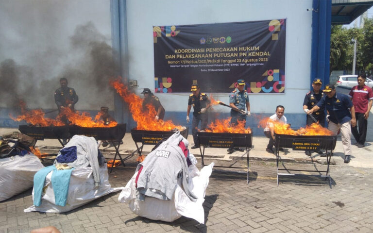 Bea Cukai Jateng & DIY Musnahkan 537 Ballpress Impor Dari Malaysia