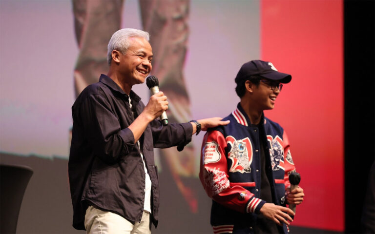 Ganjar Tertawa Diroasting Tiga Komika: Tenang Kalian Tidak Akan Hilang