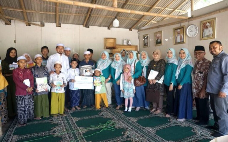 PLN Melalui PIKK dan YBM Gelar Bhakti Sosial