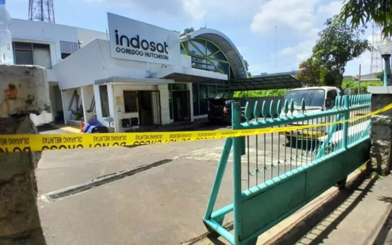 Gedung Pemancar Terbakar, Sinyal Pengguna Indosat Hilang