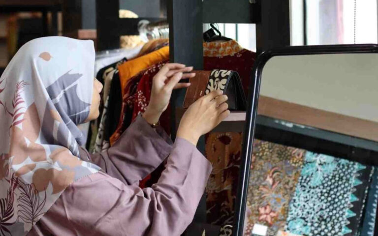 Produk Kerajinan Kulit Ikan Pari Ardiyansyah Tembus Pasar Tiongkok