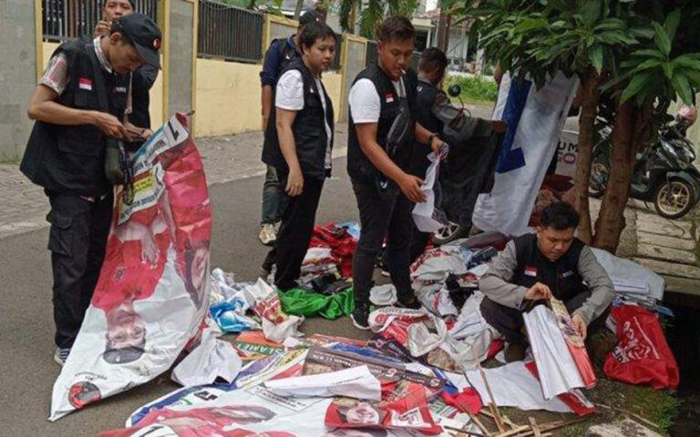 Pengawas Pemilu Kota Semarang Tertibkan APK di Semua Kecamatan