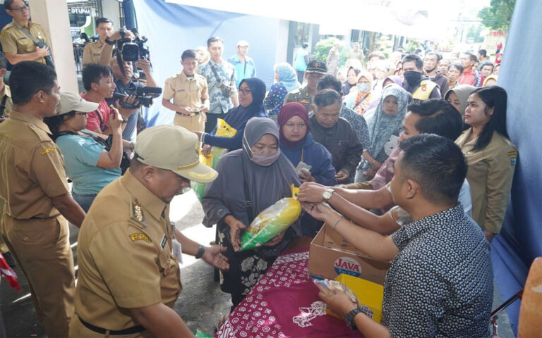 Kendalikan Laju Inflasi, Pemkot Salatiga Gelar Operasi Pasar Murah