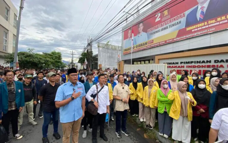 Ratusan Mahasiswa Gelar Aksi Desak Prabowo Tepati Janji Kampanye Jika Jadi Presiden