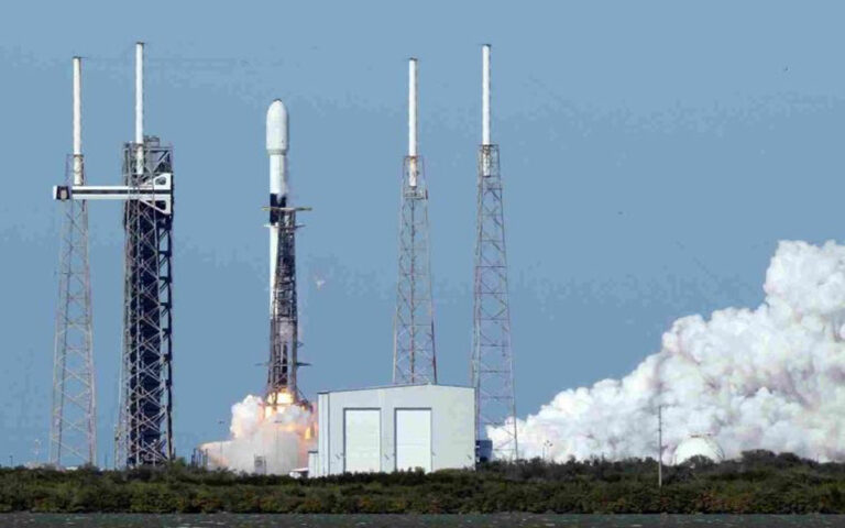 Satelit Merah Putih 2 Diluncurkan dari Cape Canaveral Florida