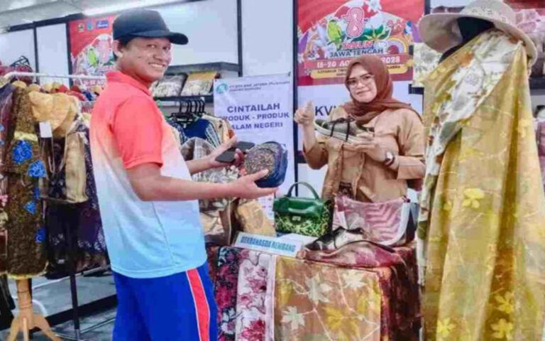 Rumah BUMN SIG Rembang Dorong Oktavirasa Sukses Populerkan Fesyen Ramah Lingkungan