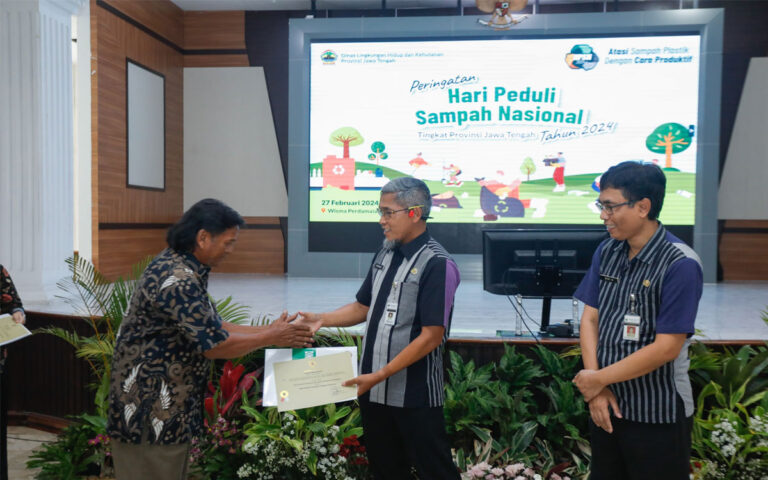 Mandiri Kelola Sampah, 48 Desa di Jateng Terima Penghargaan Desa Mandiri Sampah