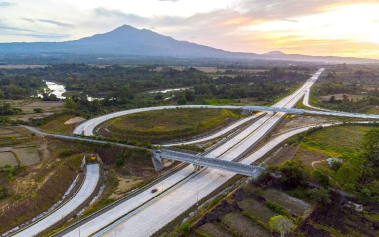 SIG Pasok 236.000 Ton Semen Untuk Tol Sibanceh