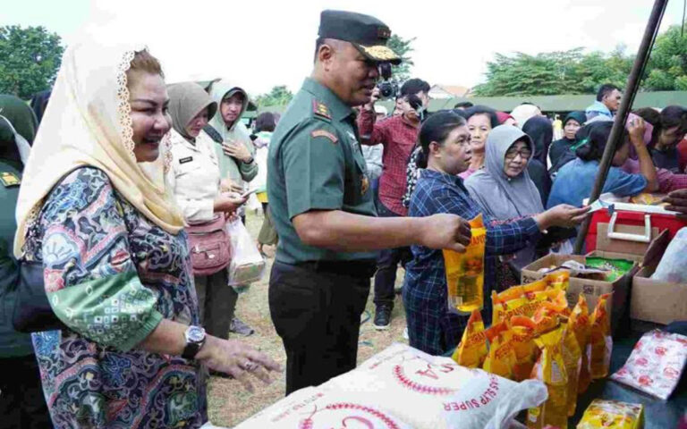 Pemkot Semarang – Kodam/IV Diponegoro Bersinergi Gelar Pasar Murah