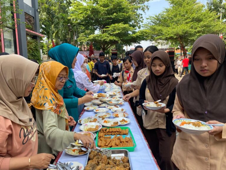 Ratusan Warga Nikmati Mabar Gratis di Kecamatan Semarang Barat