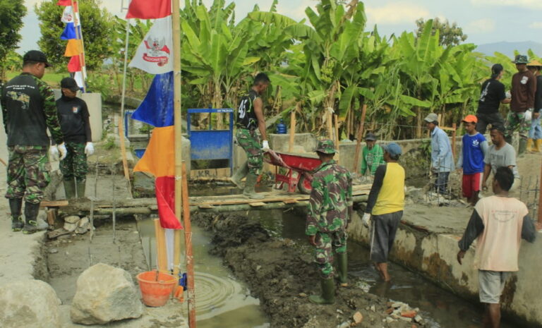 TMMD Kodim 0723/Klaten Tetap Semangat Meskipun Terik Matahari Menyengat
