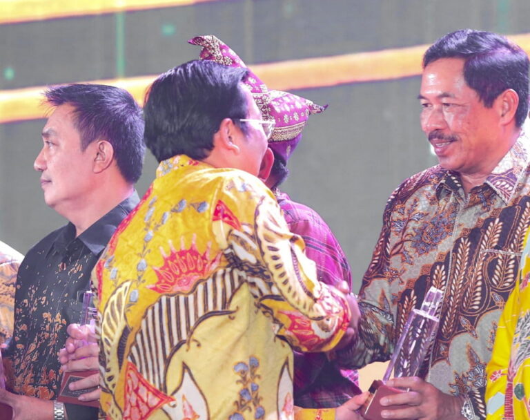 Gencarkan Gerakan Pangan Murah Pemprov Jateng Terima Dua Penghargaan Bapanas Award