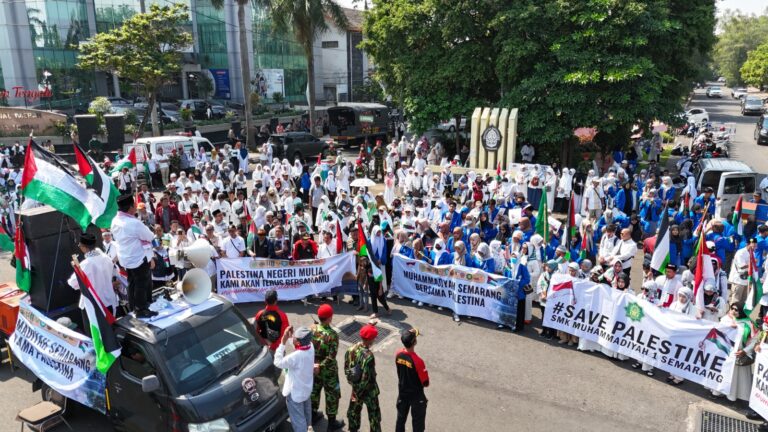 PD Muhammadiyah Kota Semarang Gelar Aksi Damai Peduli Palestina