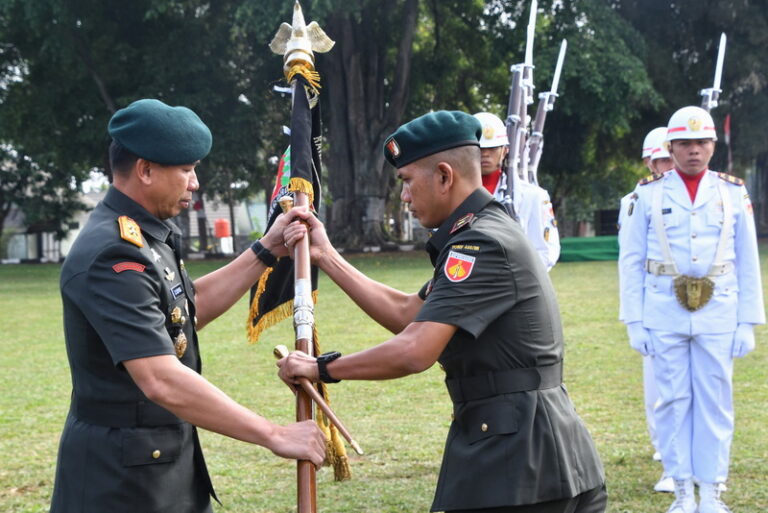 Di Kompleks Mako Yonif 400/BR Tongkat Komando Pasukan Banteng Raiders Diserah Terimakan