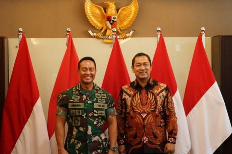 Terungkap Sedikit Teka-Teki Calon PDIP di Pilgub Jateng, Sekjen Hasto : “Banteng Perkasa, Hendi yang Jaya”