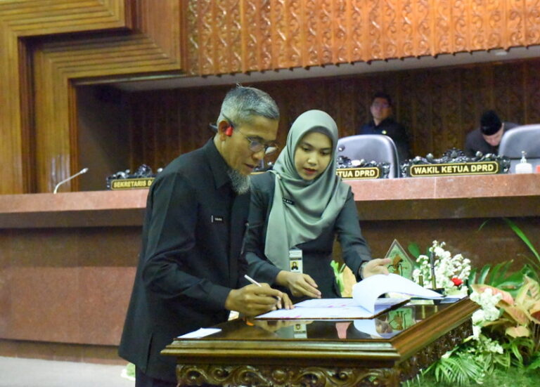 Pemprov dan DPRD Jateng Sahkan Lima Raperda
