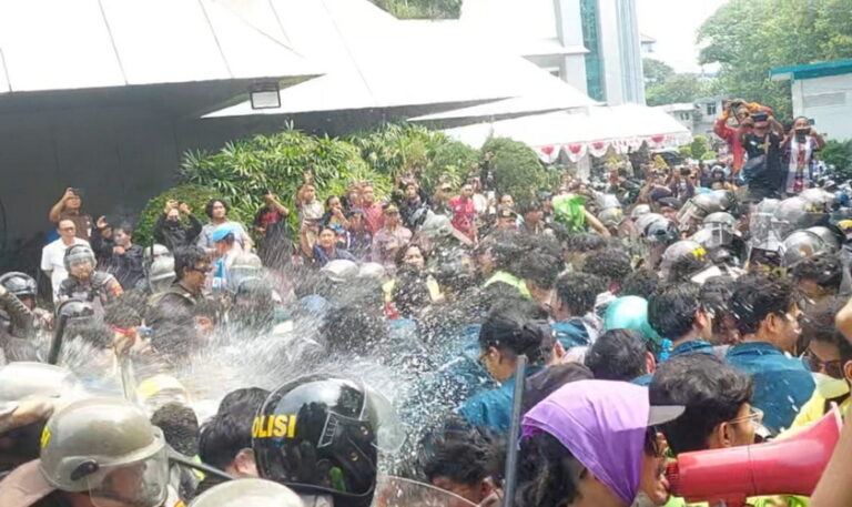 Aksi Ricuh Unjuk Rasa Mahasiswa Berakhir Kondusif, Kabidhumas Polda Jateng Puji Kesabaran Petugas