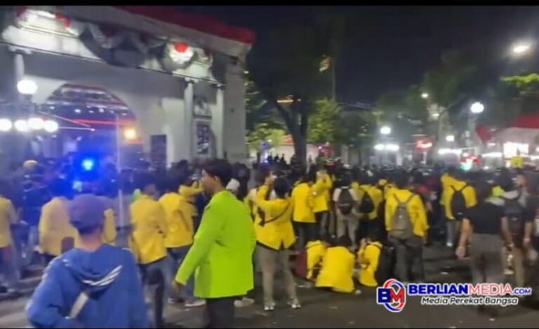 Peserta Unjuk Rasa di Balai Kota Semarang Kebanyakan Pelajar yang Berasal dari Luar Semarang