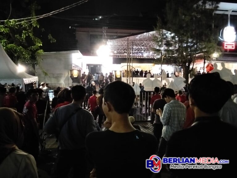 Diiringi Gerimis Rapat Pleno KPU Pengundian Nomor Urut Cagub Cawagub Jateng Dibuka