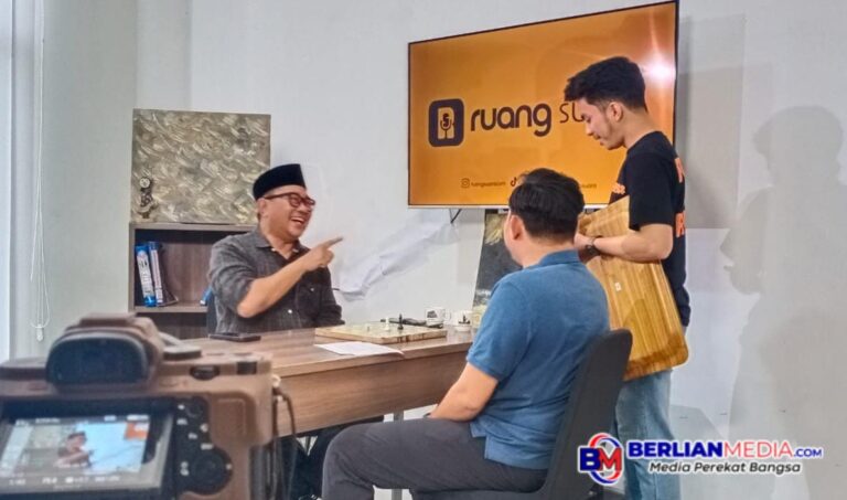 Iswar Aminuddin Tertawa Lepas Diroasting Anak Muda Semarang