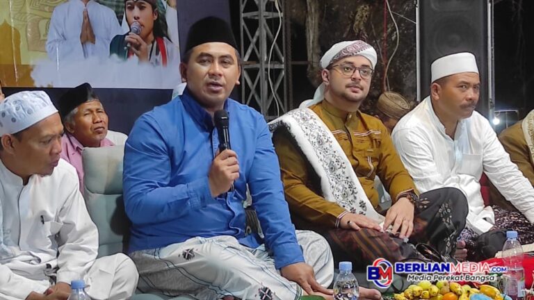Ceramah di Pati, Gus Yasin : Orang Berani Maulidan Harus Berani Mencontoh Kanjeng Nabi