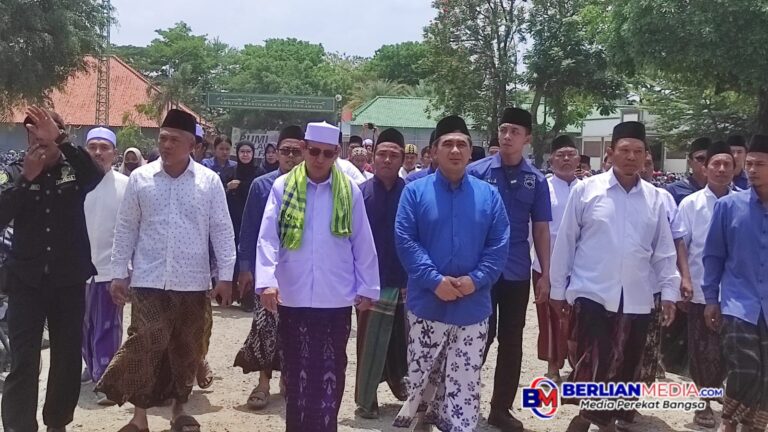 7000 Jamaah dan Guru Besar Thoriqoh Brebes Doakan Gus Yasin