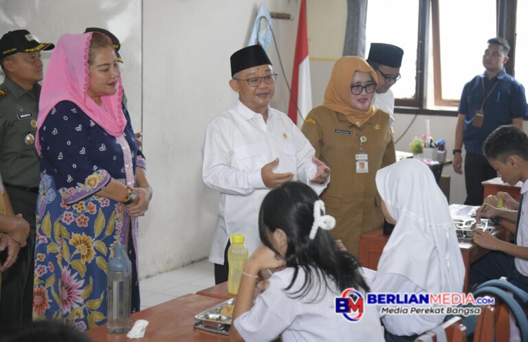Mendikdasmen Beri Apresiasi Program Makan Siang Bergizi di Kota Semarang