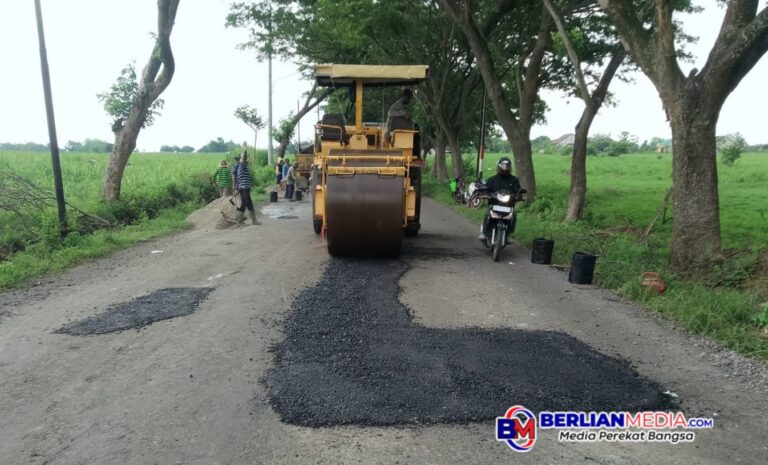 Jelang Lebaran, Pemkab Rembang Percepat Perbaikan Jalan Berlubang