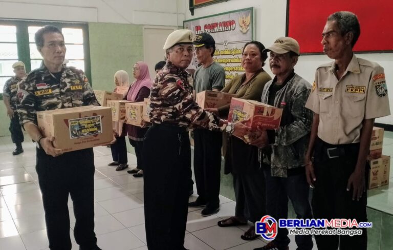 Tim Relawan Tanggap Bencana Alam PC 1133 KB FKPPI Kota Semarang Salurkan Bantuan Sosial