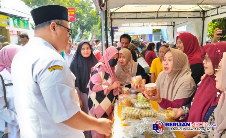 Wakil Bupati Rembang Buka Pasar Murah HBKN, Belum Dibuka Barang Sudah Ludes