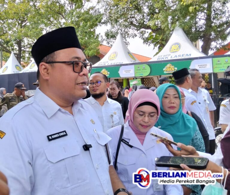 Wakil Bupati Rembang Buka Pasar Murah Dalam Rangka HBKN, Belum Dibuka Barang Banyak Yang Sudah Habis