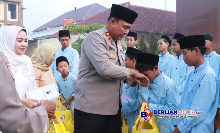 Kapolres Blora Berikan Santunan Anak Panti Asuhan Darul Hadlonah Saat Bebuka Puasa Bersama Forkopimda