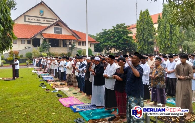 Muhammadiyah Cabang Rembang Gelar Sholat Id Di Halaman Kantor DPRD Rembang