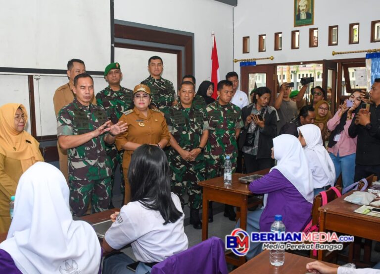 Dukung Generasi Emas, Pangdam IV/Diponegoro Tinjau Program Makan Bergizi di SMAN 1 Wonosari