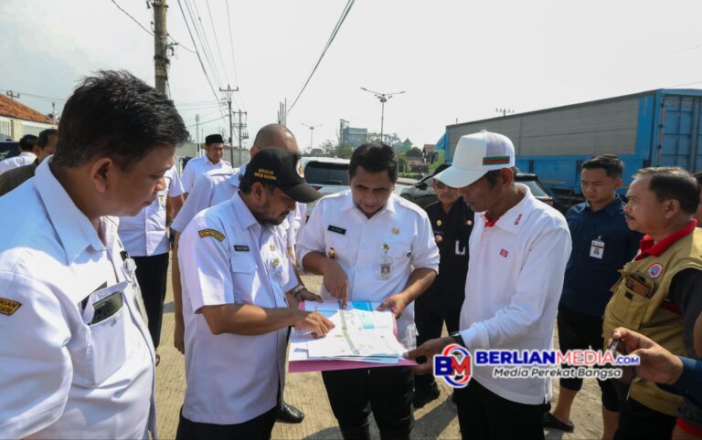Wagub Jateng Turun Tangan Langsung ke Banjir Rob Jalan Sayung, Ajak Rapat Wakil Bupati dan Camat