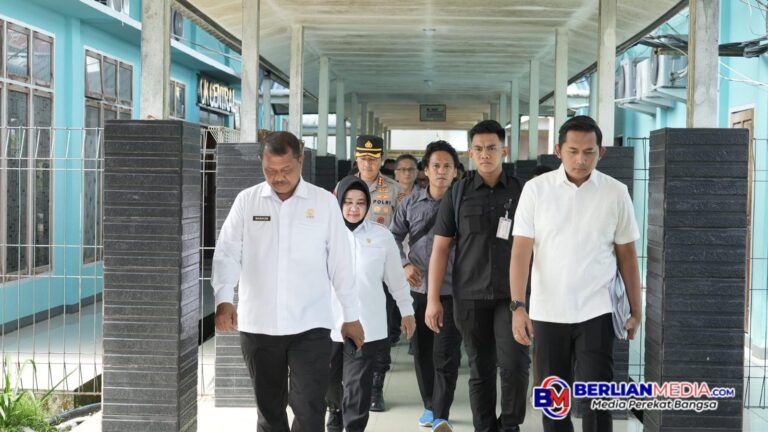 Dirjenpas Mashudi Kunjungi Petugas Lapas Nabire yang Dirawat di RSUD Nabire