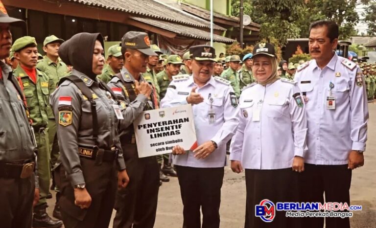 Dana Kesejahteraan Ribuan Satlinmas di Kabupaten Semarang Rp5 Miliar Lebih