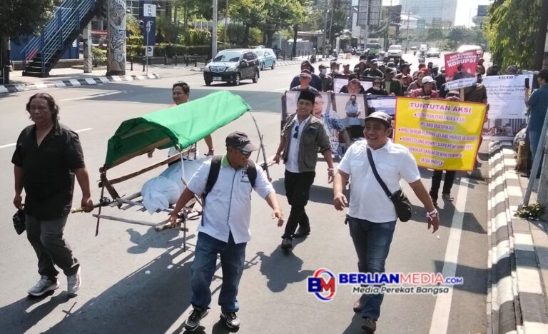 Koalisi Gerakan Anti Korupsi Unjuk Rasa Desak Wali Kota Semarang Beri Sanksi Oknum ASN yang Diduga Korupsi