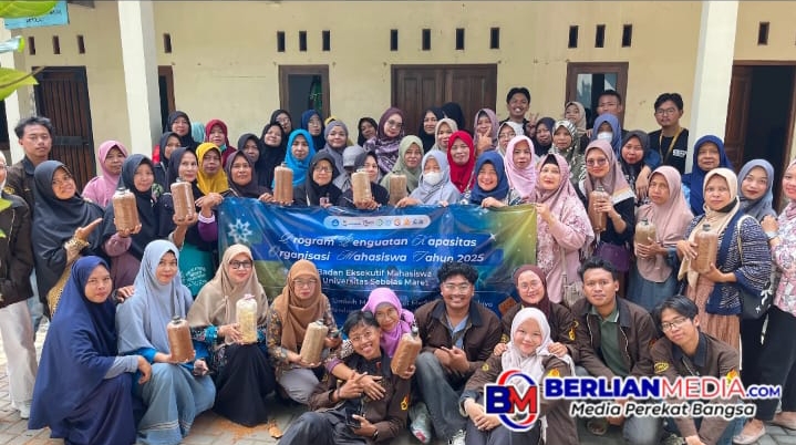 Limbah Mebel Jadi Emas: Mahasiswa UNS Latih Ibu PKK Giriroto Budidaya Jamur Tiram