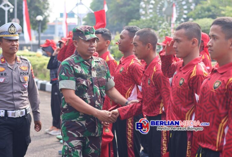Kasdim 0736/Batang Berikan Semangat dan Motivasi Ke Paskibraka Kabupaten Batang