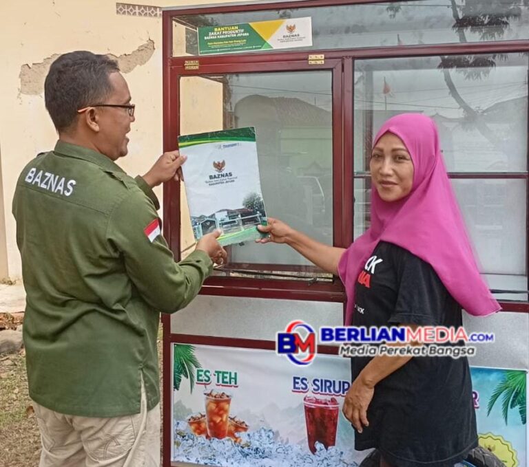BAZNAS Jepara Wujudkan Kepedulian Lewat Bantuan Gerobak Jualan untuk Warga