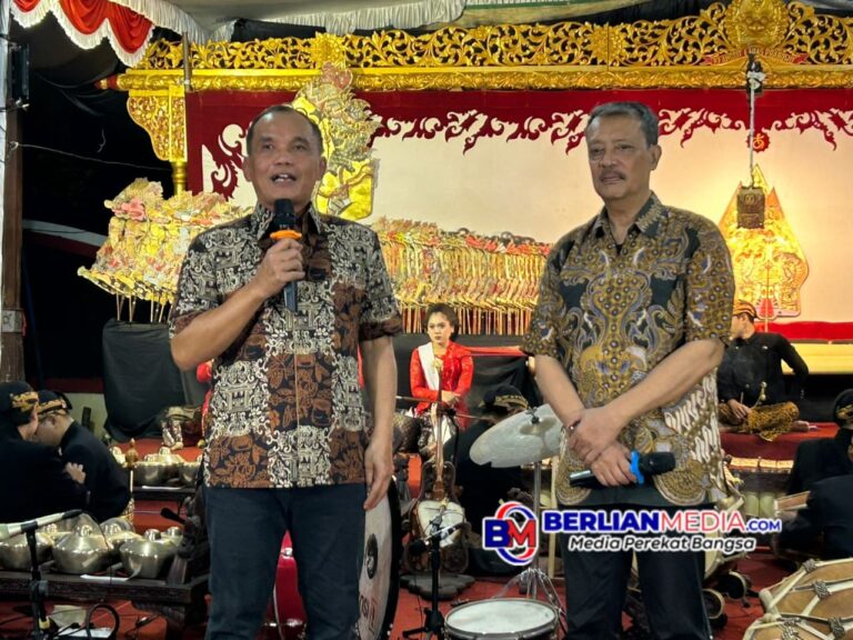 Sumanto Ajak Masyarakat Teladani Nilai Positif di Lakon Wayang Kulit